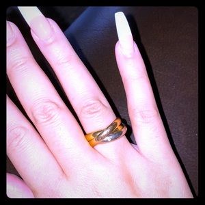cartier trinity ring on hand